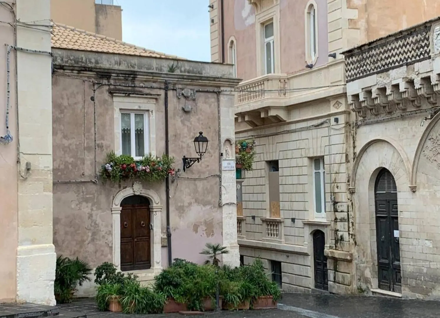 Maison Doree Syracuse Apartment