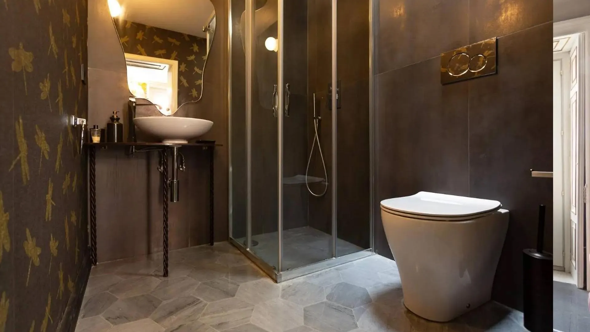 Maison Doree Syracuse Apartment
