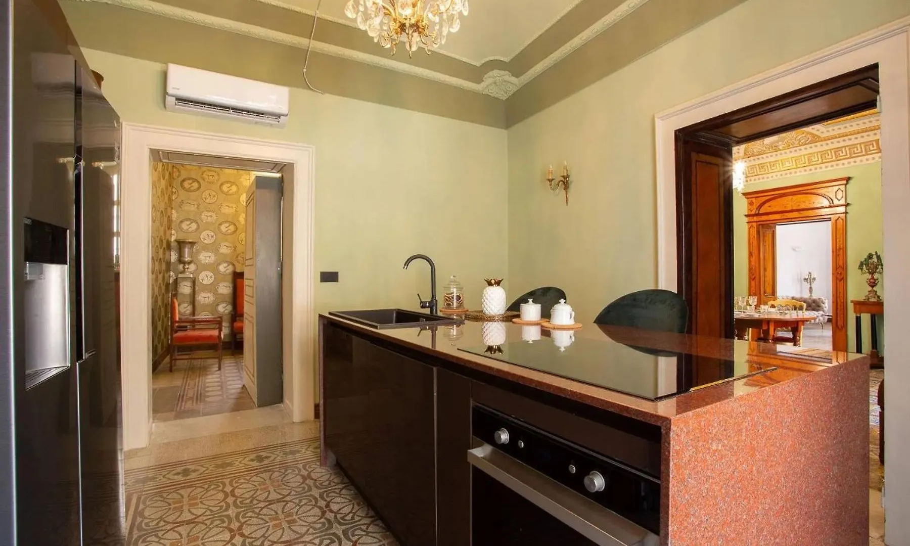 Maison Doree Syracuse Apartment
