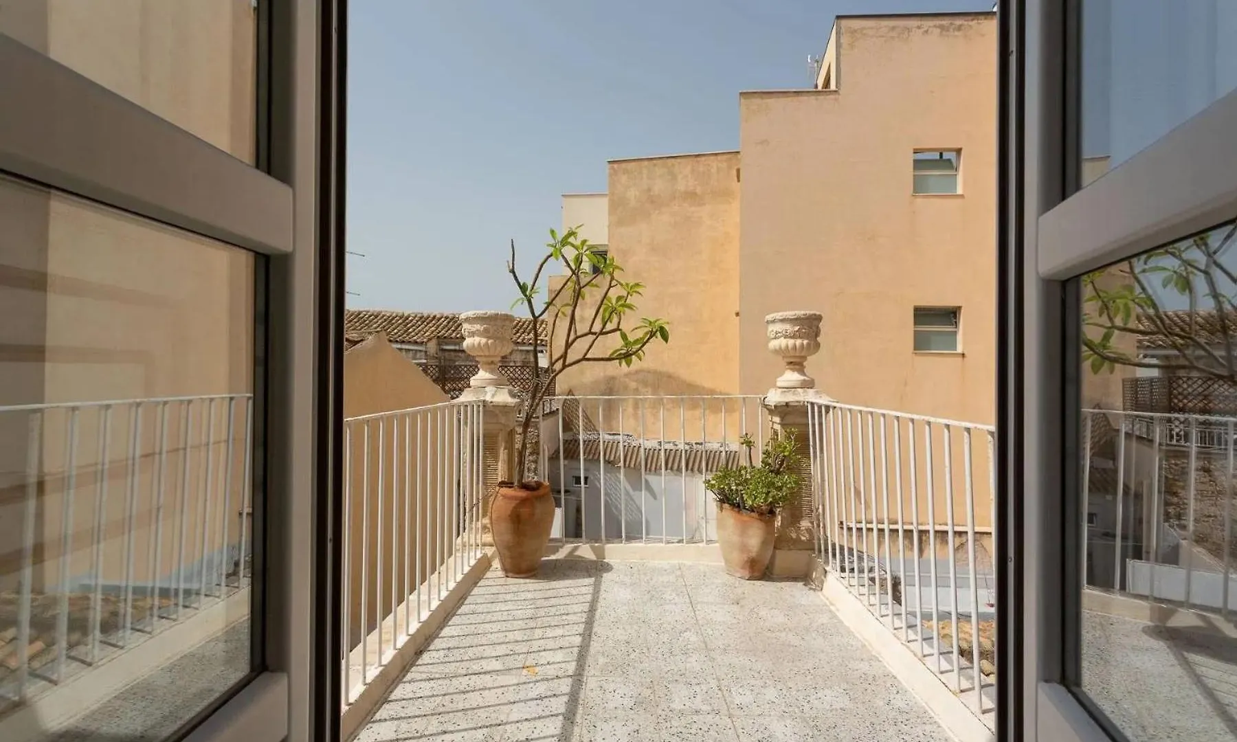 Maison Doree Syracuse Apartment